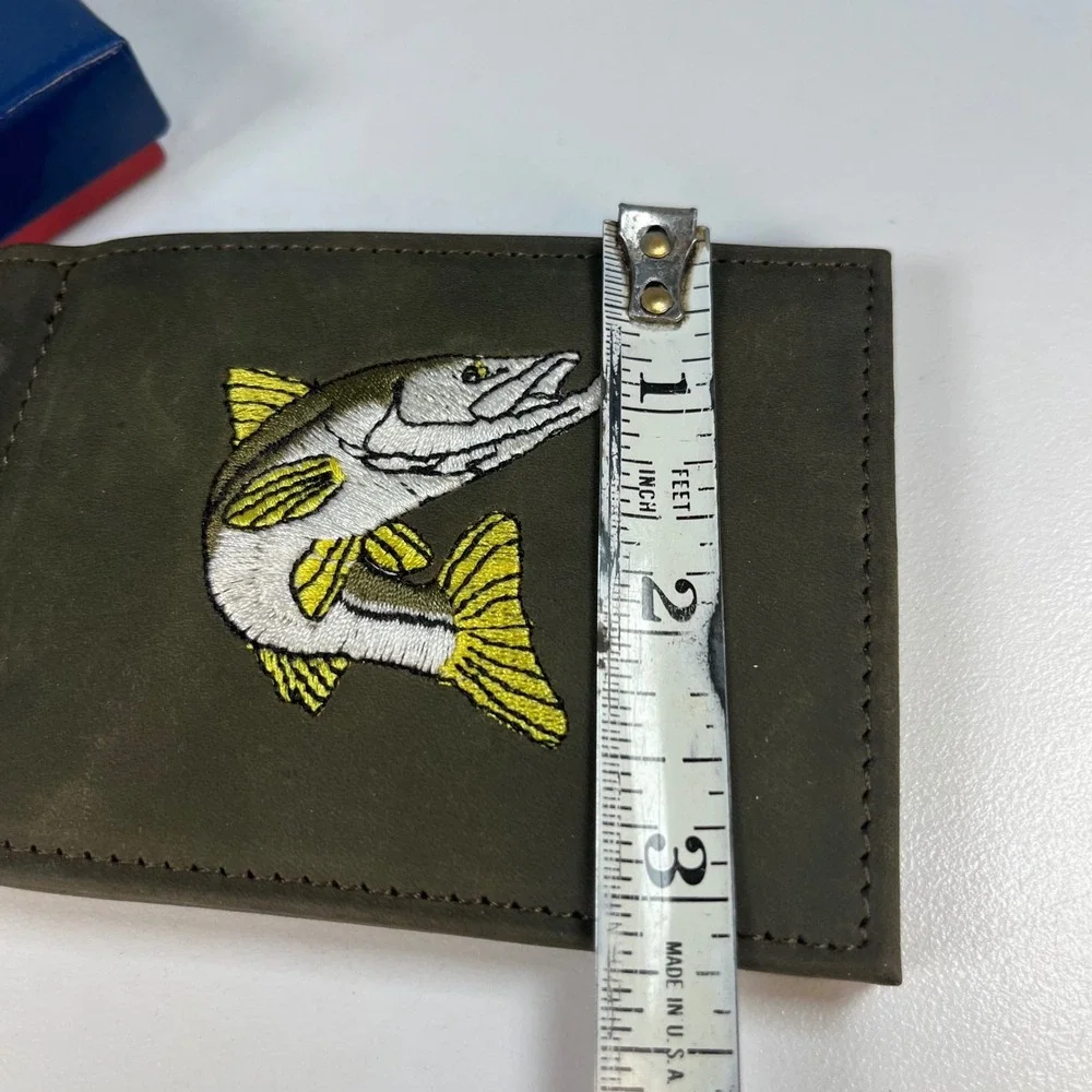 Reel Legends Money Clip Wallet Green Mens Embroidered Bass Fish 4.5 in x 3.25 in